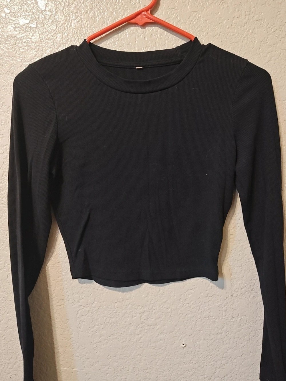 Black Long-Sleeve Ribbed Crop Top - Women